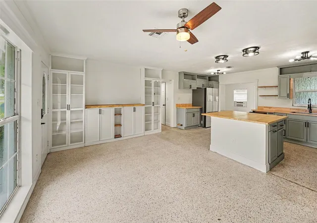 Photo 4 of Single family home for sale at 766 41st Avenue NE, Saint Petersburg, FL 33703 | MLS# O6431664 | Listing updated on 2026-10-01