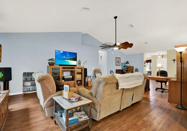Photo 2 of Single family home for sale at 9086 Manchester St, Spring Hill, FL 34606 | MLS# W7888396 | Listing updated on 2026-09-22