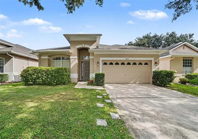 Photo 2 of Single family home for sale at 8257 Baywood Vista Dr, Orlando, FL 32810 | MLS# O6432101 | Listing updated on 2026-09-16