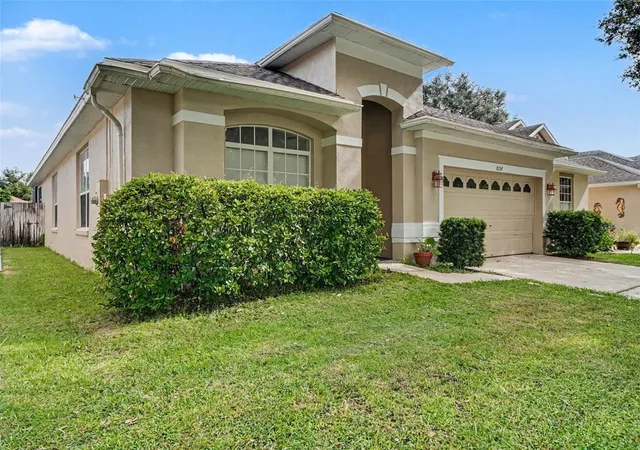 Photo 3 of Single family home for sale at 8257 Baywood Vista Dr, Orlando, FL 32810 | MLS# O6432101 | Listing updated on 2026-09-16