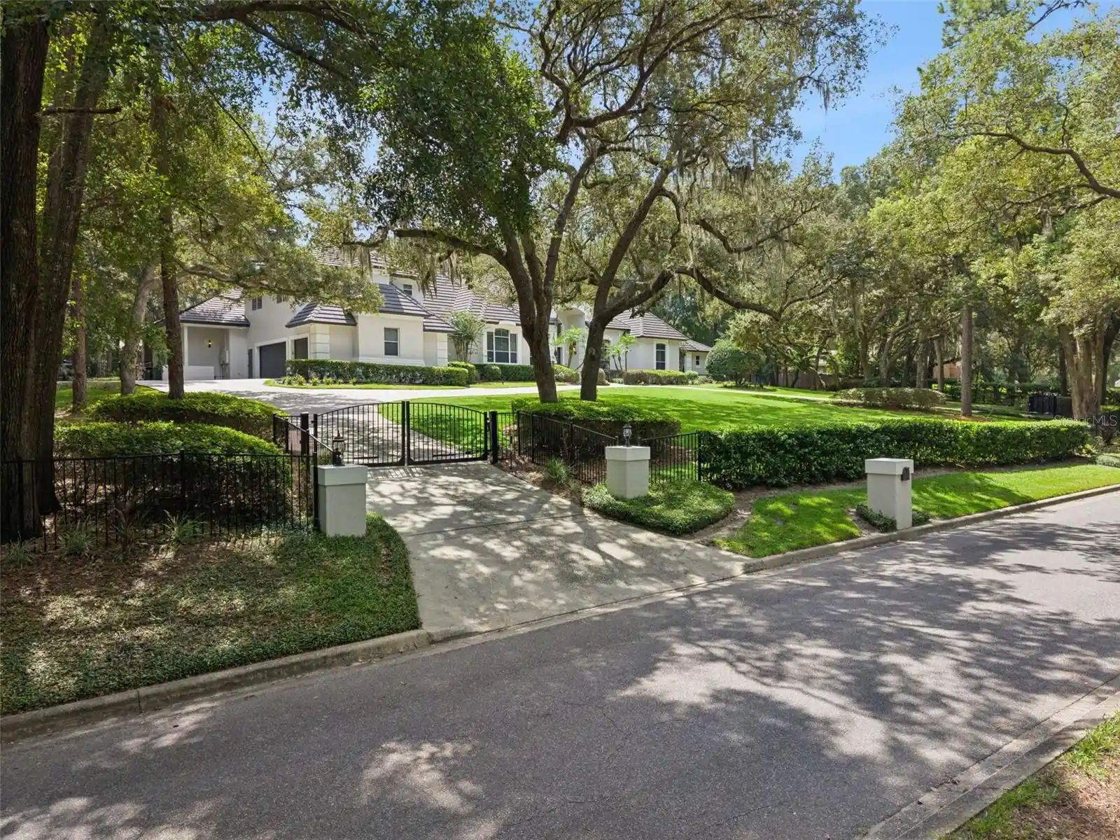 Photo 3 of Mansion for sale at 950 Sweetwater Clb Blvd, Longwood, FL 32779 | MLS# O6432120 | Listing updated on 2026-10-08