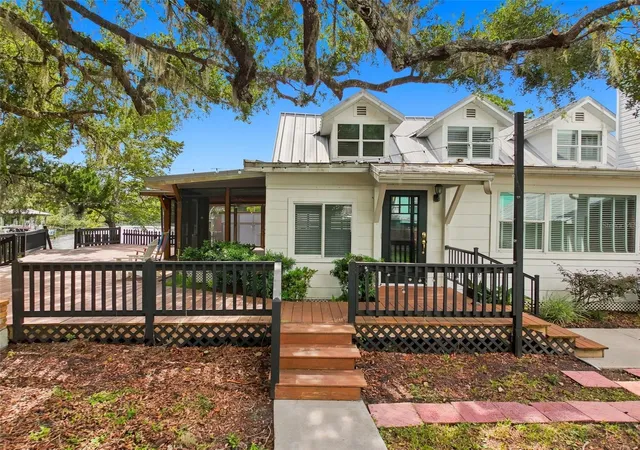 Photo 1 of Single family home for sale at 5415 Riverside Dr, Yankeetown, FL 34498 | MLS# W7888446 | Listing updated on 2026-09-28