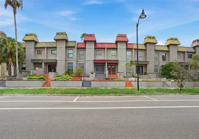 Photo 2 of Townhouse for sale at 170 E Davis Blvd, Tampa, FL 33606 | MLS# O6432468 | Listing updated on 2026-09-08
