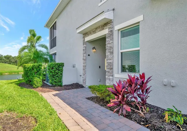 Photo 4 of Townhouse for sale at 947 Tidewater Shrs Loop, Bradenton, FL 34208 | MLS# A4702684 | Listing updated on 2026-09-16