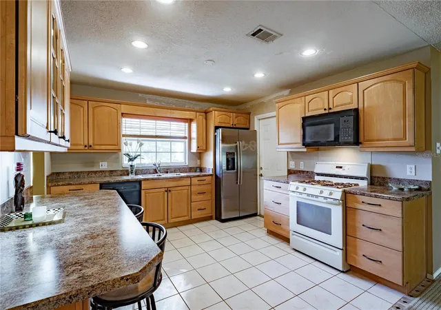 Photo 4 of Single family home for sale at 108 Brier Patch Ct, Longwood, FL 32750 | MLS# O6432935 | Listing updated on 2026-09-29