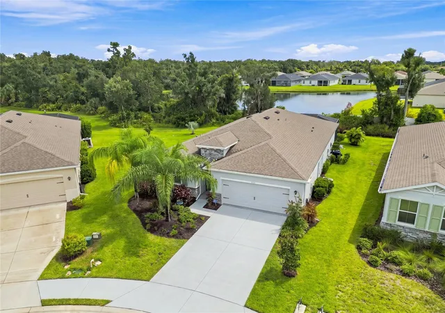 Photo 3 of Single family home for sale at 5711 Oak Brg Ct, Bradenton, FL 34211 | MLS# A4702789 | Listing updated on 2026-10-21
