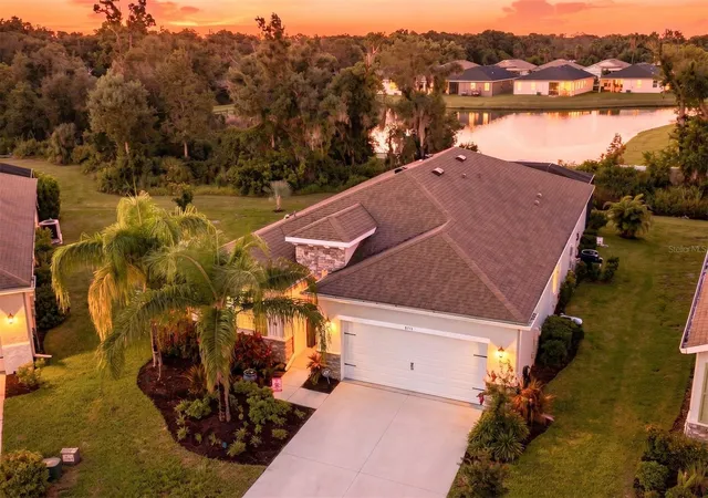 Photo 3 of Single family home for sale at 5711 Oak Brg Ct, Bradenton, FL 34211 | MLS# A4702789 | Listing updated on 2026-10-21