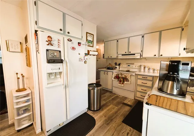Photo 3 of Manufactured home for sale at 428 Palo Verde Dr, Leesburg, FL 34748 | MLS# R4911820 | Listing updated on 2026-09-24