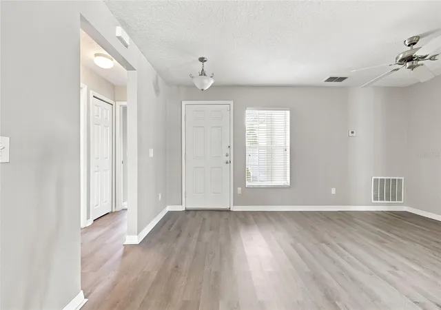 Photo 3 of Single family home for sale at 516 Bella Rosa Cir, Sanford, FL 32771 | MLS# O6433896 | Listing updated on 2026-09-08