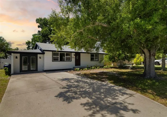 Photo 2 of Single family home for sale at 2702 Grand Cayman St, Sarasota, FL 34231 | MLS# A4703229 | Listing updated on 2026-09-17