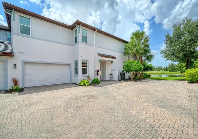 Photo 2 of Condo for sale at 7552 Divot Loop, Bradenton, FL 34202 | MLS# A4703230 | Listing updated on 2026-09-16
