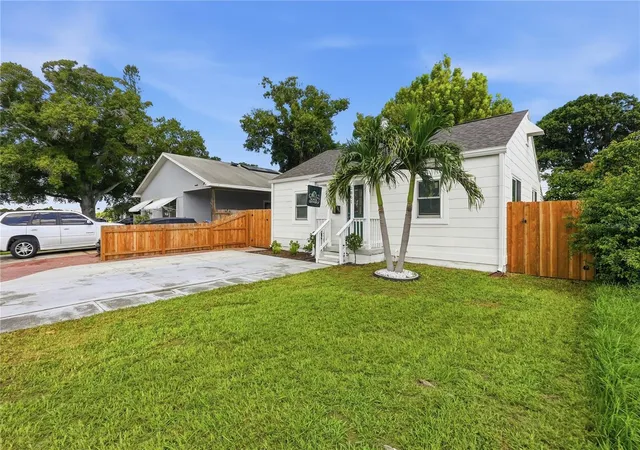 Photo 4 of Single family home for sale at 2861 17th Avenue N, Saint Petersburg, FL 33713 | MLS# TB8539734 | Listing updated on 2026-10-30