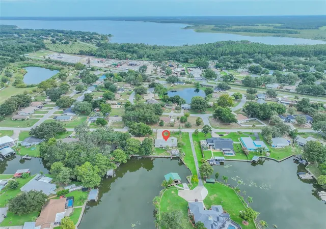 Photo 3 of Single family home for sale at 2712 Grand Is Shrs Rd, Eustis, FL 32726 | MLS# G5116607 | Listing updated on 2026-09-17