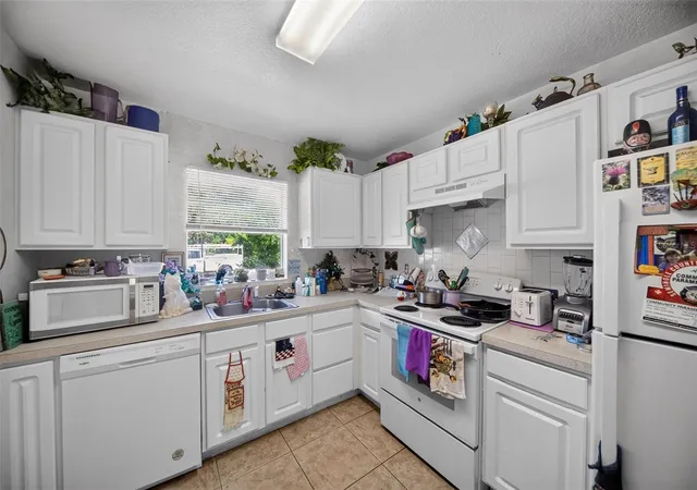 Photo 3 of Single family home for sale at 804 Walnut Pl, Altamonte Springs, FL 32701 | MLS# O6434567 | Listing updated on 2026-10-07
