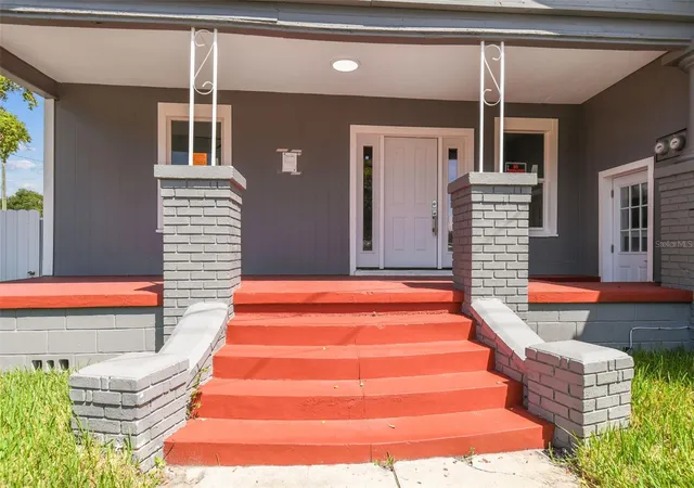 Photo 2 of House for sale at 1406 E 21st Avenue, Tampa, FL 33605 | MLS# TB8540301 | Listing updated on 2026-10-02
