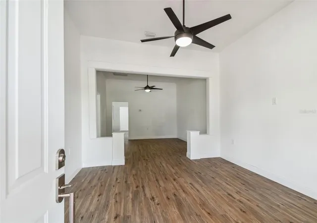 Photo 3 of House for sale at 1406 E 21st Avenue, Tampa, FL 33605 | MLS# TB8540301 | Listing updated on 2026-10-02