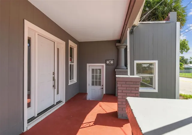 Photo 4 of House for sale at 1406 E 21st Avenue, Tampa, FL 33605 | MLS# TB8540301 | Listing updated on 2026-10-02