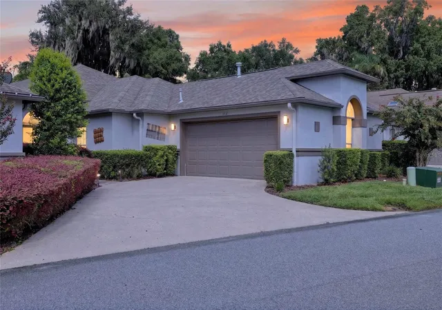 Photo 1 of Single family home for sale at 1912 Se Twin Bridge Cir, Ocala, FL 34471 | MLS# OM730683 | Listing updated on 2026-09-22