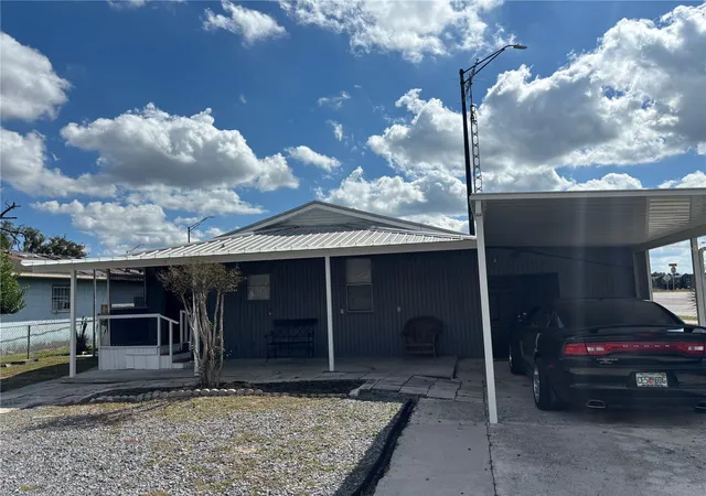 Photo 1 of Single family home for sale at 611 N Lincoln Ave, Lakeland, FL 33815 | MLS# L4964435 | Listing updated on 2026-10-24