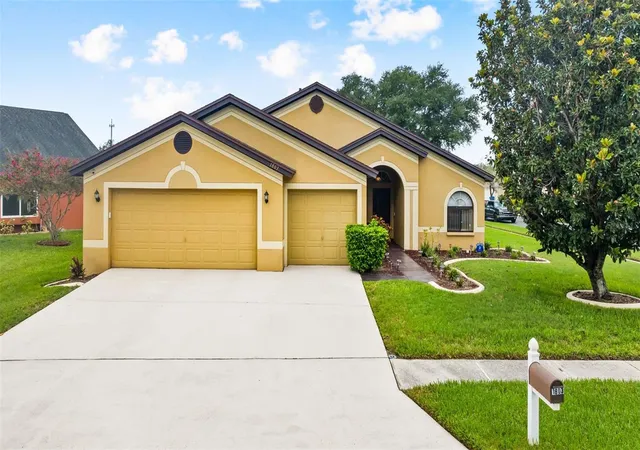 Photo 3 of Single family home for sale at 1803 Cattleman Dr, Brandon, FL 33511 | MLS# TB8540780 | Listing updated on 2026-10-05