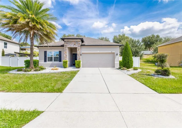 Photo 1 of Sale Pending at 117 Colonial Pine Ln, Minneola, FL 34715 | MLS# O6435279 | Listing updated on 2026-09-08