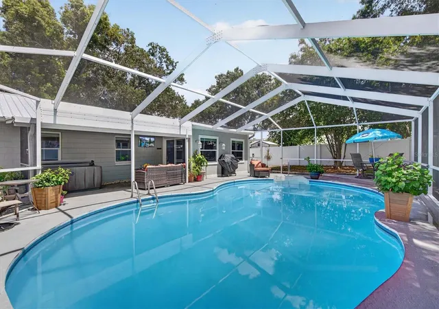 Photo 4 of Single family home for sale at 508 Cocoplum Dr, Seffner, FL 33584 | MLS# TB8540962 | Listing updated on 2026-09-17