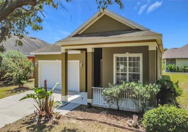 Photo 1 of Single family home for sale at 240 James Cir, Lake Alfred, FL 33850 | MLS# L4964485 | Listing updated on 2026-10-06