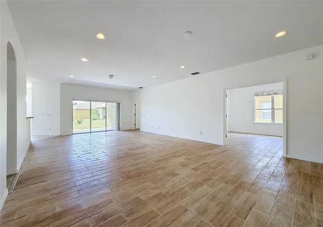 Photo 4 of Single family home for sale at 240 James Cir, Lake Alfred, FL 33850 | MLS# L4964485 | Listing updated on 2026-10-06