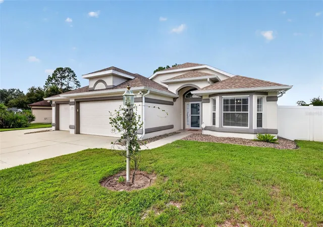 Photo 1 of Single family home for sale at 11506 Lake Dr, Leesburg, FL 34788 | MLS# G5116834 | Listing updated on 2026-10-01