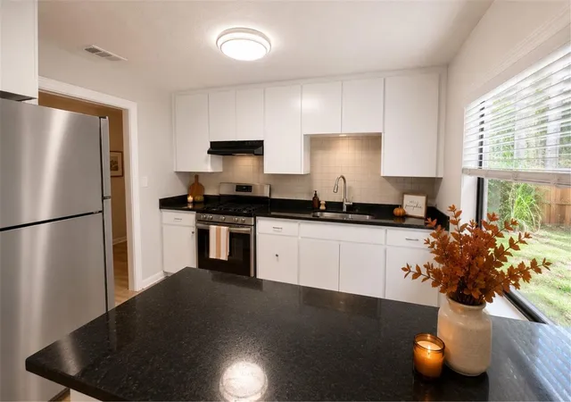 Photo 4 of Single family home for sale at 1330 Monterey Dr, Eustis, FL 32726 | MLS# G5116875 | Listing updated on 2026-09-22