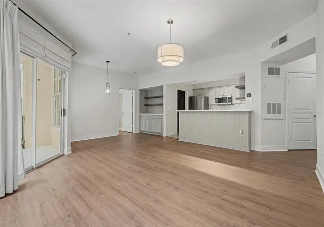 Listing Photo 5 - Condo for sale in building located at 5125 Palm Springs Blvd, Tampa, FL 33647 - Unit #6107