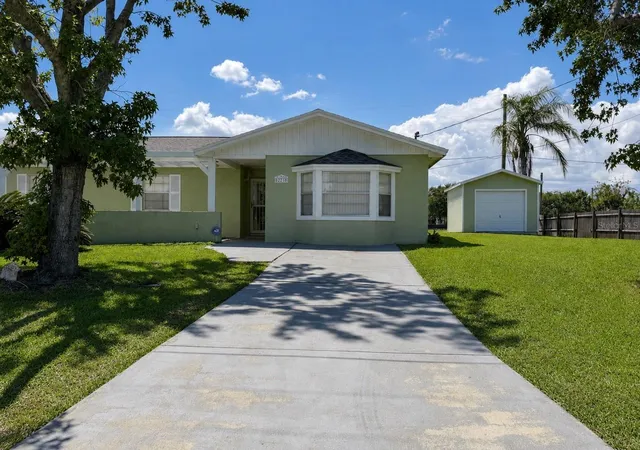 Photo 3 of Single family home for sale at 2777 Green Meadow Cir, Kissimmee, FL 34741 | MLS# O6436317 | Listing updated on 2026-09-16