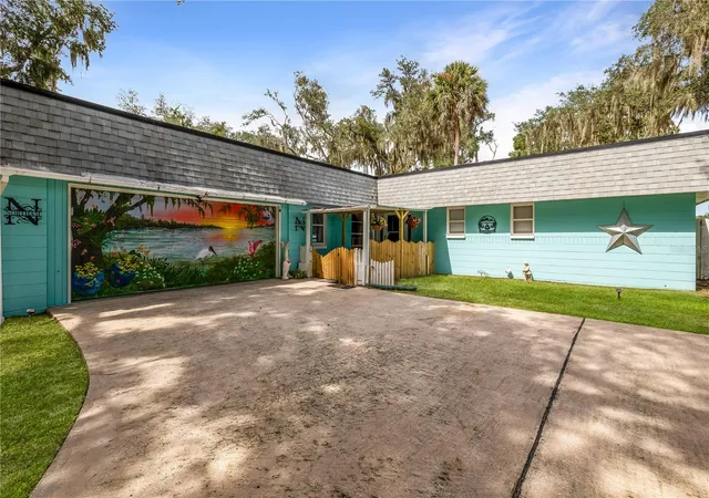 Photo 1 of Single family home for sale at 10 Spring Lake Run, Ocala, FL 34472 | MLS# OM731031 | Listing updated on 2026-09-15