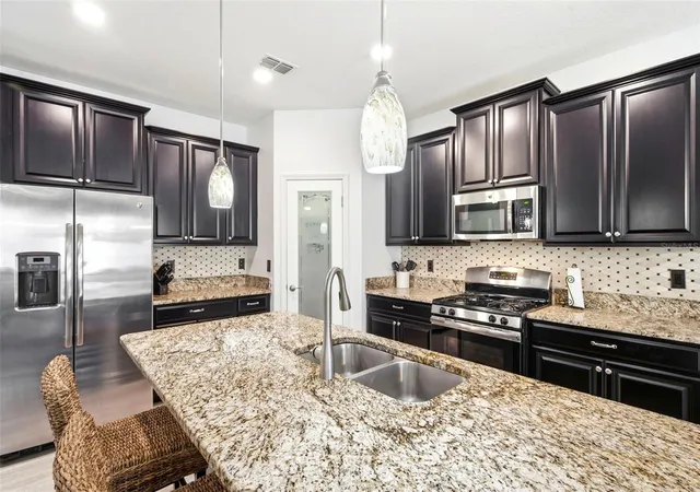 Photo 3 of Single family home for sale at 917 Terra Vista St, Brandon, FL 33511 | MLS# TB8542325 | Listing updated on 2026-10-13