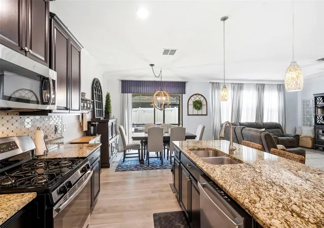 Photo 4 of Single family home for sale at 917 Terra Vista St, Brandon, FL 33511 | MLS# TB8542325 | Listing updated on 2026-10-13