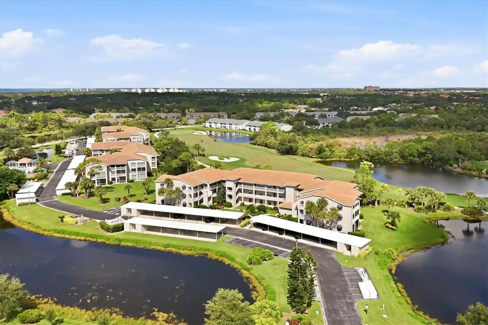 Listing Photo 2 - Condo for sale in 9610 Clb S Cir located at 9610 Clb S Cir, Sarasota, FL 34238 - Unit #4107