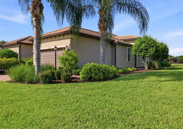 Photo 4 of House for sale at 17128 Kenton Ter, Lakewood Ranch, FL 34202 | MLS# A4704039 | Listing updated on 2026-10-04