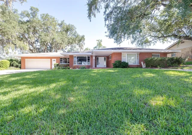 Photo 1 of Single family home for sale at 300 Crest Dr, Haines City, FL 33844 | MLS# P4939708 | Listing updated on 2026-09-28