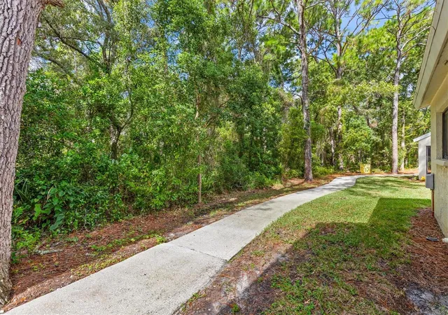Photo 4 of Sale Pending at 8015 Picketts Ct, Weeki Wachee, FL 34613 | MLS# W7888958 | Listing updated on 2026-10-13
