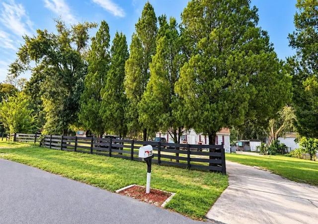 Photo 2 of Manufactured home for sale at 1735 Oakland Rd E, Lakeland, FL 33801 | MLS# O6437054 | Listing updated on 2026-09-08
