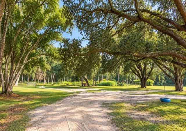 Photo 3 of Manufactured home for sale at 1735 Oakland Rd E, Lakeland, FL 33801 | MLS# O6437054 | Listing updated on 2026-09-08