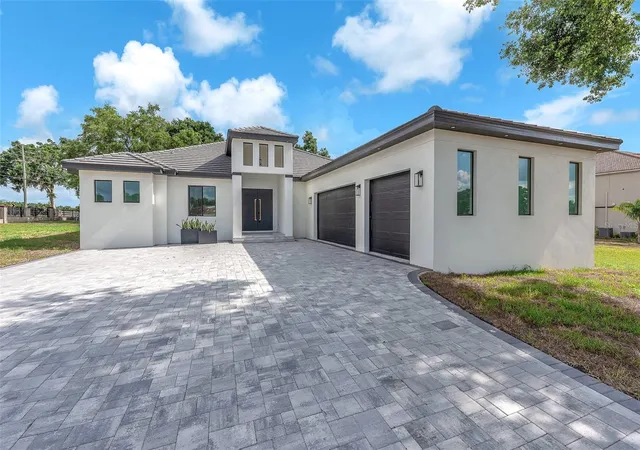 Photo 3 of Single family home for sale at 11921 Fort King Hwy, Thonotosassa, FL 33592 | MLS# TB8543251 | Listing updated on 2026-09-09