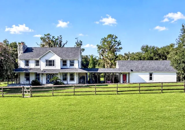 Photo 2 of Single family home for sale at 8922 Pritcher Rd, Lithia, FL 33547 | MLS# TB8543596 | Listing updated on 2026-09-17