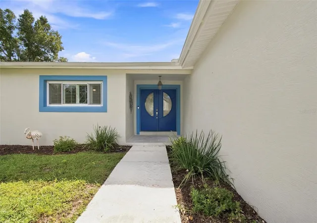 Photo 3 of Single family home for sale at 1303 Se Kings Bay Dr, Crystal River, FL 34429 | MLS# TB8543806 | Listing updated on 2026-10-06