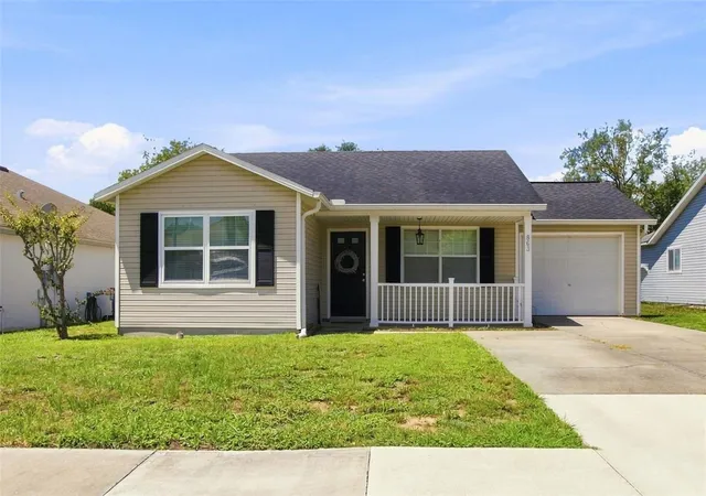 Photo 2 of Single family home for sale at 863 Wisteria Pl, Tavares, FL 32778 | MLS# O6437755 | Listing updated on 2026-09-09