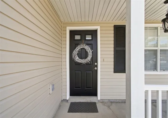 Photo 3 of Single family home for sale at 863 Wisteria Pl, Tavares, FL 32778 | MLS# O6437755 | Listing updated on 2026-09-09