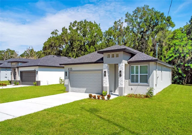Photo 2 of Single family home for sale at 435 E 13th Street, Apopka, FL 32703 | MLS# O6437794 | Listing updated on 2026-09-16