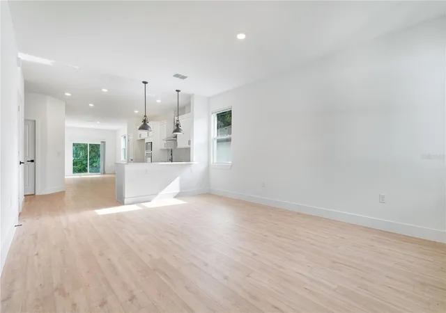 Photo 3 of Single family home for sale at 435 E 13th Street, Apopka, FL 32703 | MLS# O6437794 | Listing updated on 2026-09-16