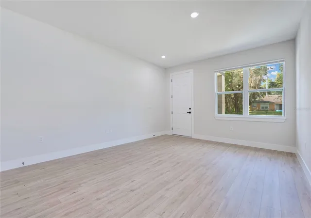 Photo 4 of Single family home for sale at 427 E 13th Street, Apopka, FL 32703 | MLS# O6437890 | Listing updated on 2026-09-16