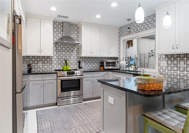 Photo 3 of Townhouse for sale at 3714 Carrollbrook Rd, Tampa, FL 33618 | MLS# TB8544213 | Listing updated on 2026-09-19